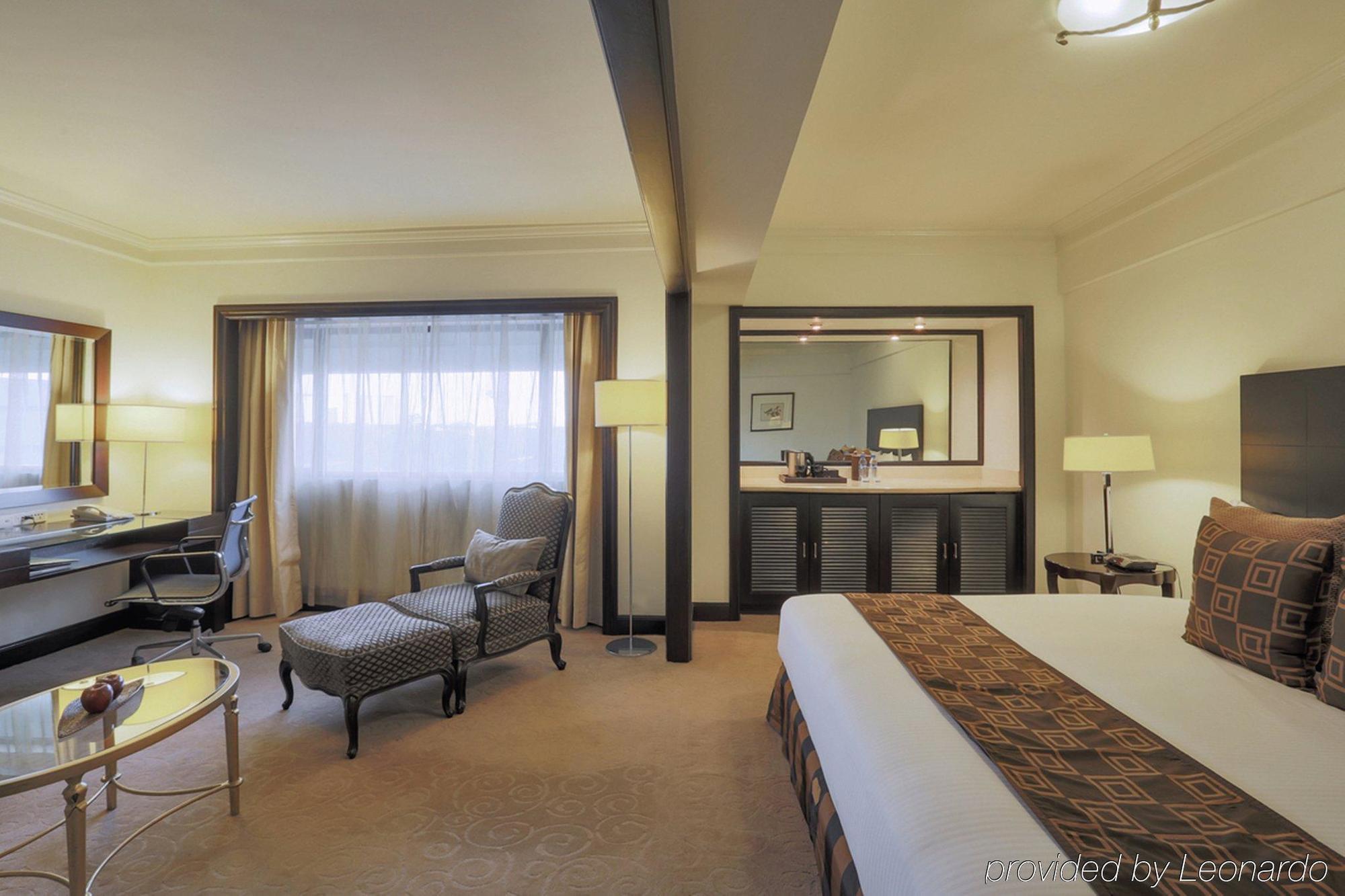 מלון סן פדרו מקאטי Intercontinental Manila מראה חיצוני תמונה