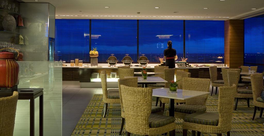 מלון סן פדרו מקאטי Intercontinental Manila מראה חיצוני תמונה